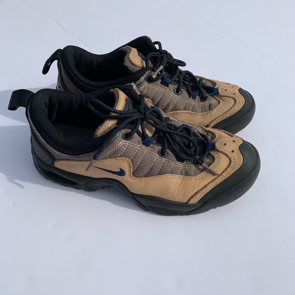 Nike ACG Hiking Shoes Size 9.5